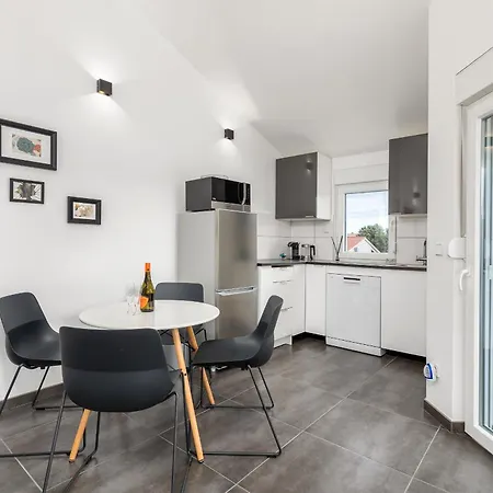 In Barbariga-apartment 3 شقة